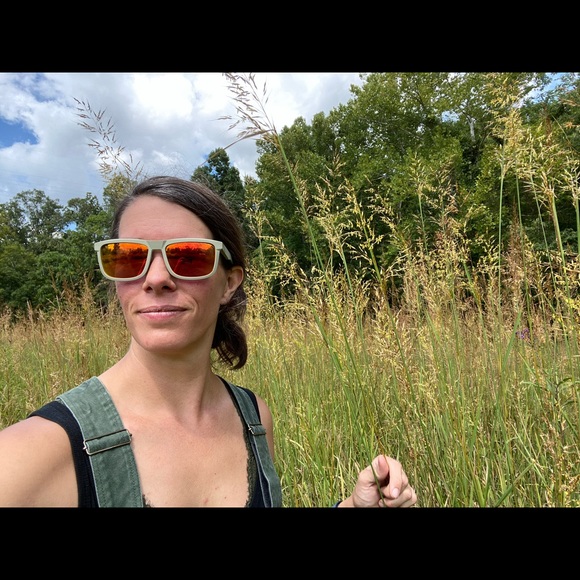 Meet your Posher, Kat - Picture 2 of 3